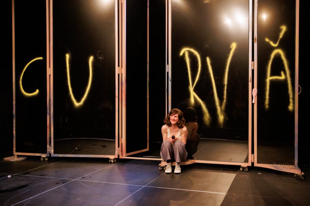 A girl's story. Credit foto: Andrei Gindac - Two Bugs